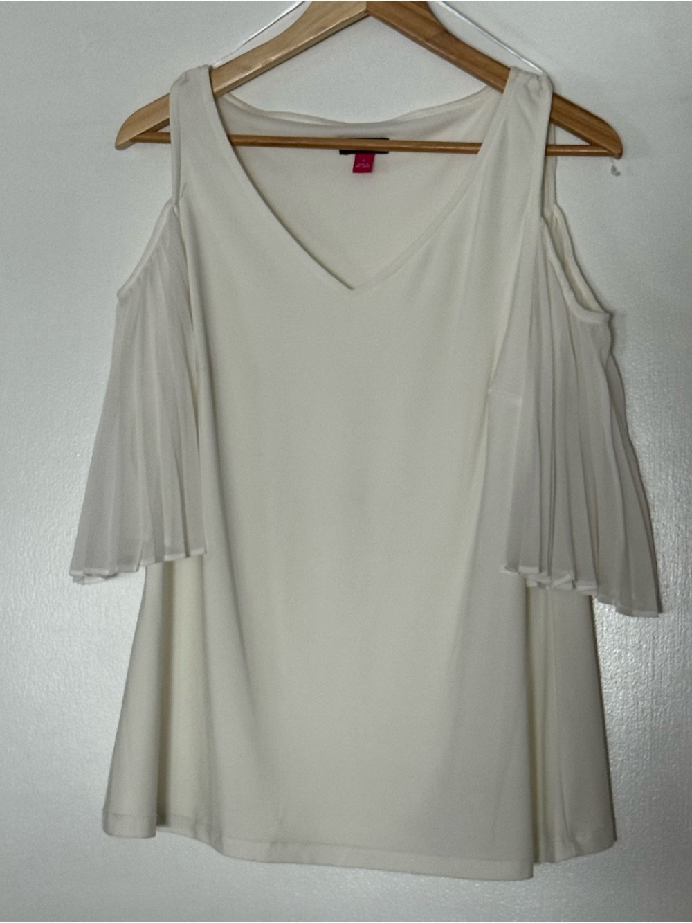 Vince Camuto Ivory Cold-Shoulder Pleated Sleeve Top